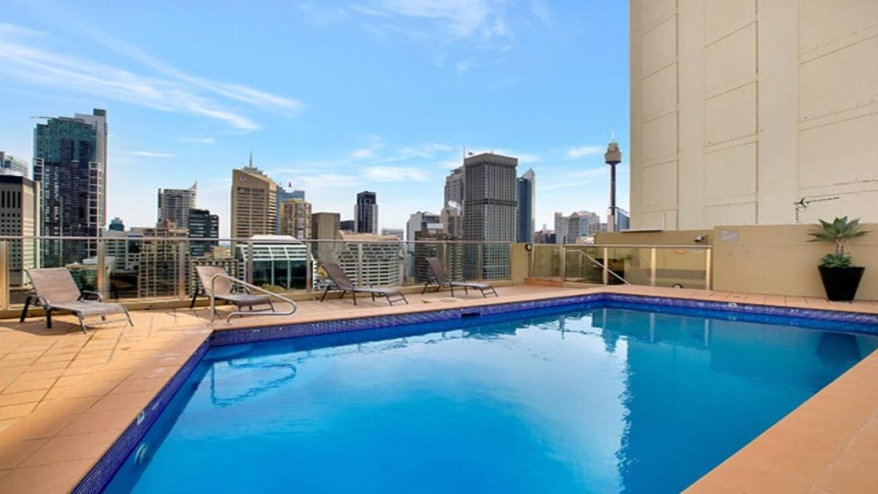 Studio With Balcony At College St Sydney Luaran gambar