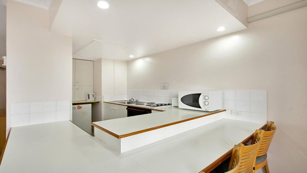 Studio With Balcony At College St Sydney Luaran gambar